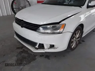 2014 Volkswagen Jetta SE z VIN 3VWD17AJ3EM265396, wystawiony jako IAAI lot #42434771 z przebiegiem 114 931 mil mil oraz . Historia ofert i sprzedaży dostępna na DreamBid. Obrazek 6.