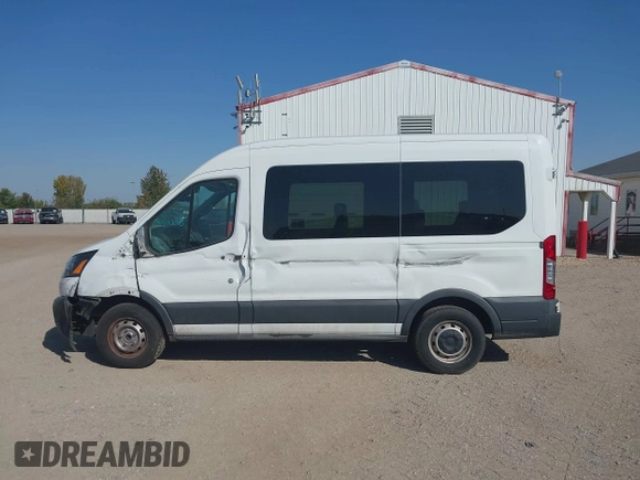 2017 Ford Transit Passenger XL z VIN 1FMZK1CM9HKA28283, wystawiony jako IAAI lot #39970695 z przebiegiem 151 916 mil mil oraz . Historia ofert i sprzedaży dostępna na DreamBid. Obrazek 13.