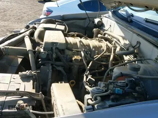 2001 Toyota Tundra SR5 с VIN 5TBRT34171S165215, выставлен на аукционе IAAI как лот 43539580 с пробегом 177 562 миль миль и . История ставок и продаж доступна на DreamBid. Изображение 12.