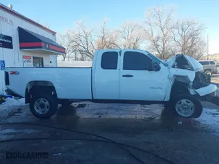 2012 GMC Sierra 2500HD SLE with VIN 1GT220C82CZ121696, listed as a IAAI auction lot 41608078 with 418,639 mi miles. Bid and sale history available at carsss.com. Image 13.