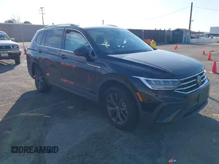 2022 Volkswagen Tiguan SE with VIN 3VV3B7AX5NM042455, listed as a IAAI auction lot 41848427 with 44,631 mi miles and . Bid and sale history available at DreamBid. Image 1.