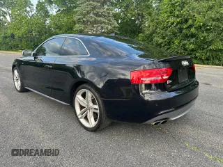 2012 Audi S5 Prestige z VIN WAUVVAFR8CA000861, wystawiony jako Copart lot #59816765 z przebiegiem 142 618 mil mil oraz Czysty tytuł • Clean title. Historia ofert i sprzedaży dostępna na DreamBid. Obrazek 3.