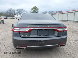 2018 Lincoln Continental Premiere z VIN 1LN6L9PK3J5603389, wystawiony jako IAAI lot #41691647 z przebiegiem 72 139 mil mil oraz . Historia ofert i sprzedaży dostępna na DreamBid. Obrazek 16.