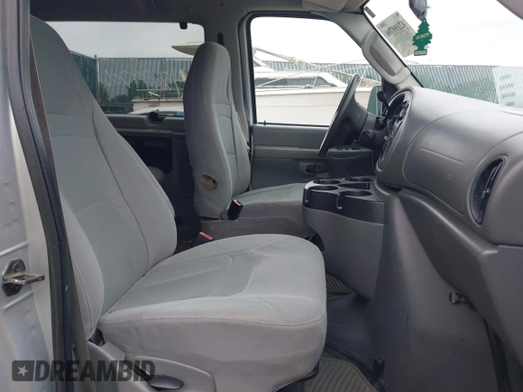 2008 Ford Econoline Passenger XL z VIN 1FBSS31L18DB21867, wystawiony jako IAAI lot #42199706 z przebiegiem Nie podano mil oraz . Historia ofert i sprzedaży dostępna na DreamBid. Obrazek 5.