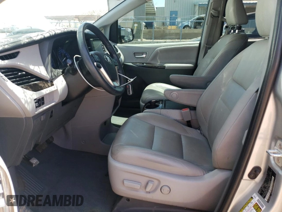 2020 Toyota Sienna XLE z VIN 5TDDZ3DC6LS228289, wystawiony jako Copart lot #57181645 z przebiegiem 69 830 mil mil oraz Szkoda całkowita • Salvage title. Historia ofert i sprzedaży dostępna na DreamBid. Obrazek 7.