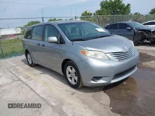 2013 Toyota Sienna L z VIN 5TDZK3DC6DS349268, wystawiony jako IAAI lot #42337054 z przebiegiem 126 793 mil mil oraz . Historia ofert i sprzedaży dostępna na DreamBid. Obrazek 1.