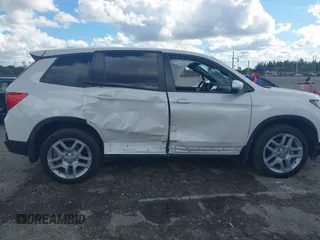 2025 Honda Passport EX-L z VIN 5FNYF8H52SB001266, wystawiony jako IAAI lot #41655256 z przebiegiem 5622 mil mil oraz . Historia ofert i sprzedaży dostępna na DreamBid. Obrazek 17.