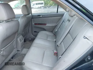 2006 Toyota Camry LE z VIN 4T1BF30KX6U628056, wystawiony jako IAAI lot #42410228 z przebiegiem 197 487 mil mil oraz . Historia ofert i sprzedaży dostępna na DreamBid. Obrazek 8.