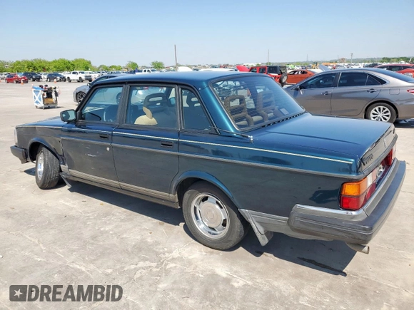 1992 Volvo 240 z VIN YV1AS8805N1467833, wystawiony jako Copart lot #51828515 z przebiegiem 178 826 mil mil oraz Szkoda całkowita • Salvage title. Historia ofert i sprzedaży dostępna na DreamBid. Obrazek 2.