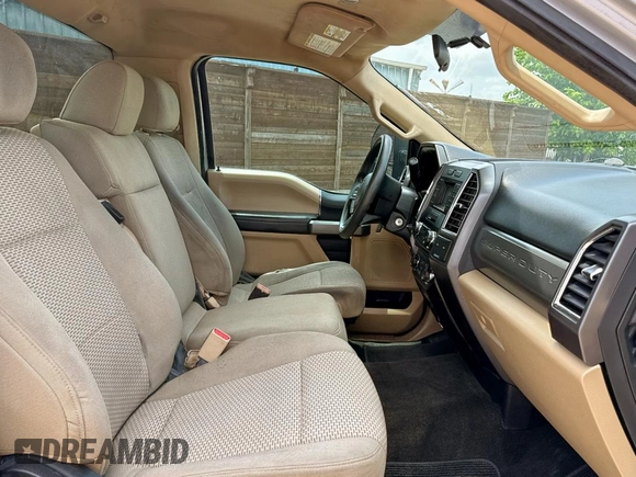2017 Ford F-250 XL with VIN 1FTBF2A69HEE45339, listed as a Copart auction lot 58622805 with 170,018 mi miles and Clean title. Bid and sale history available at DreamBid. Image 5.