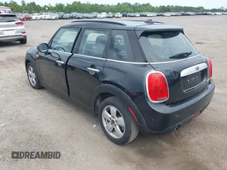 2015 MINI Hardtop 4 Door z VIN WMWXS5C58FT828427, wystawiony jako IAAI lot #42395620 z przebiegiem 102 282 mil mil oraz . Historia ofert i sprzedaży dostępna na DreamBid. Obrazek 3.