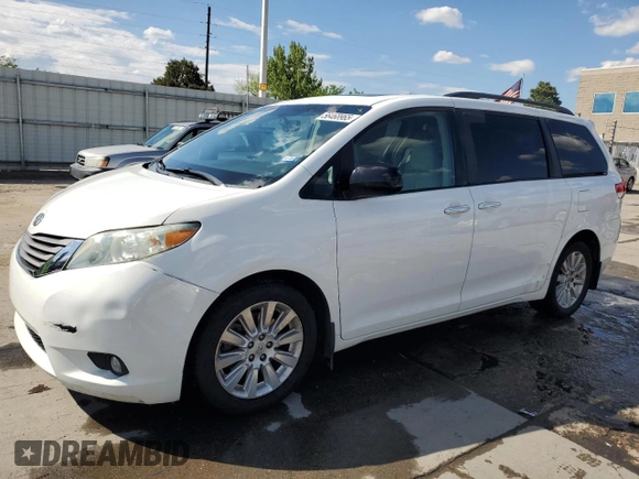 2011 Toyota Sienna XLE z VIN 5TDDK3DC1BS021487, wystawiony jako Copart lot #56468965 z przebiegiem 150 311 mil mil oraz Czysty tytuł • Clean title. Historia ofert i sprzedaży dostępna na DreamBid. Obrazek 1.