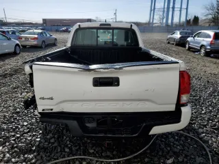 2017 Toyota Tacoma SR z VIN 5TFSX5EN6HX057733, wystawiony jako Copart lot #48013155 z przebiegiem 107 976 mil mil oraz Szkoda całkowita • Salvage title. Historia ofert i sprzedaży dostępna na DreamBid. Obrazek 6.