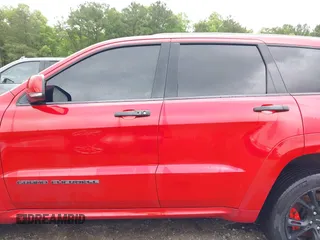 2017 Jeep Grand Cherokee SRT z VIN 1C4RJFDJXHC670370, wystawiony jako IAAI lot #41524965 z przebiegiem 87 276 mil mil oraz . Historia ofert i sprzedaży dostępna na DreamBid. Obrazek 15.
