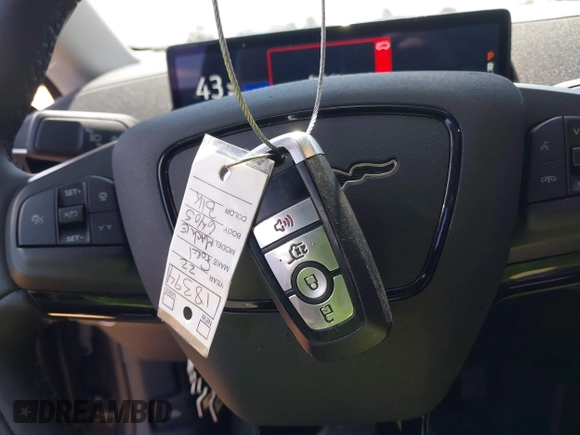 2022 Ford Mustang Mach-E Select z VIN 3FMTK1SS9NMA18394, wystawiony jako IAAI lot #40067340 z przebiegiem 35 805 mil mil oraz . Historia ofert i sprzedaży dostępna na DreamBid. Obrazek 11.
