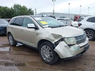 2010 Lincoln MKX z VIN 2LMDJ6JC0ABJ11318, wystawiony jako IAAI lot #42448885 z przebiegiem 92 860 mil mil oraz . Historia ofert i sprzedaży dostępna na DreamBid. Obrazek 1.