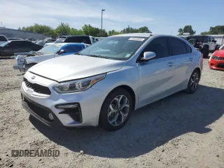 2021 Kia Forte FE z VIN 3KPF24AD5ME268388, wystawiony jako Copart lot #55953895 z przebiegiem 153 553 mil mil oraz Szkoda całkowita • Salvage title. Historia ofert i sprzedaży dostępna na DreamBid. Obrazek 1.