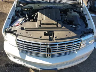 2013 Lincoln Navigator z VIN 5LMJJ2H57DEL08622, wystawiony jako IAAI lot #41759357 z przebiegiem 157 131 mil mil oraz . Historia ofert i sprzedaży dostępna na DreamBid. Obrazek 10.