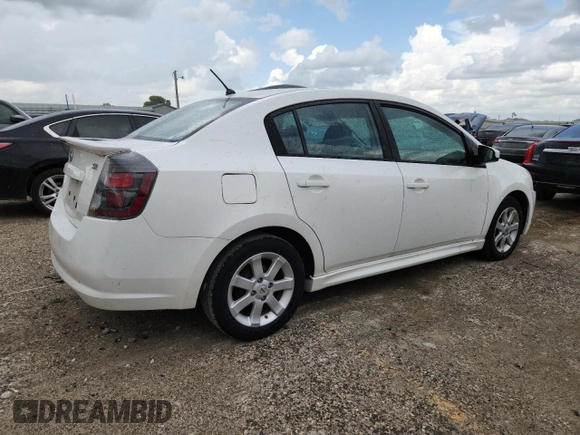 2011 Nissan Sentra S z VIN 3N1AB6AP2BL688735, wystawiony jako Copart lot #61795085 z przebiegiem 83 741 mil mil oraz Czysty tytuł • Clean title. Historia ofert i sprzedaży dostępna na DreamBid. Obrazek 3.