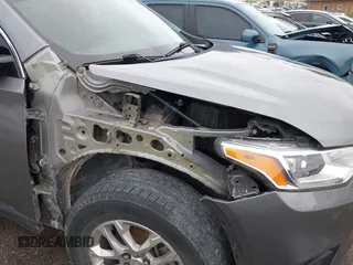 2020 Chevrolet Traverse LS with VIN 1GNERFKW8LJ185193, listed as a IAAI auction lot 42087348 with 100,762 mi miles and . Bid and sale history available at DreamBid. Image 6.