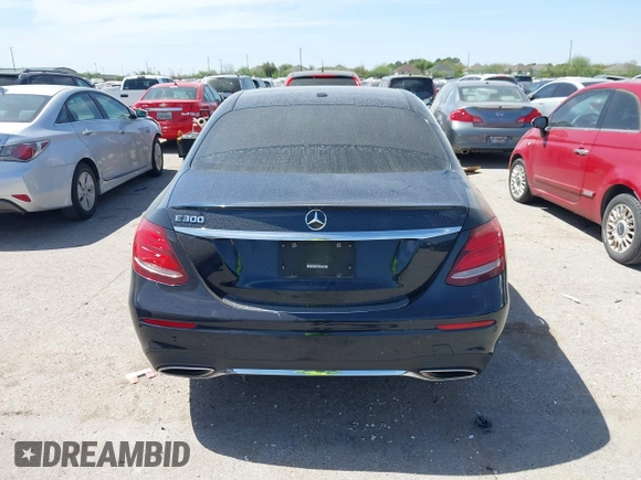 2017 Mercedes-Benz E 300 Luxury z VIN WDDZF4JB4HA082033, wystawiony jako IAAI lot #41819829 z przebiegiem 89 651 mil mil oraz . Historia ofert i sprzedaży dostępna na DreamBid. Obrazek 16.