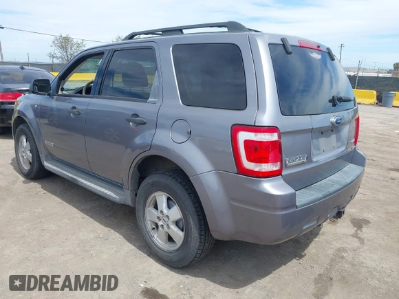2008 Ford Escape XLT with VIN 1FMCU93128KA42482, listed as a IAAI auction lot 41979106 with 292,130 mi miles. Bid and sale history available at carsss.com. Image 3.
