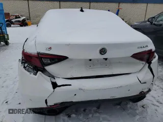 2022 Alfa Romeo Giulia Veloce z VIN ZARFANBN4N7659801, wystawiony jako Copart lot #88712265 z przebiegiem Nie podano mil oraz Czysty tytuł • Clean title. Historia ofert i sprzedaży dostępna na DreamBid. Obrazek 6.