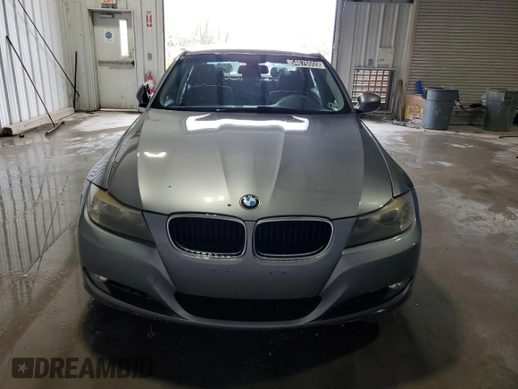 2010 BMW 3 Series 328i z VIN WBAPH5G51ANM69962, wystawiony jako Copart lot #54676555 z przebiegiem 173 498 mil mil oraz Czysty tytuł • Clean title. Historia ofert i sprzedaży dostępna na DreamBid. Obrazek 5.