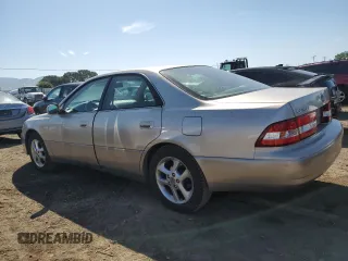 2001 Lexus ES 300 with VIN JT8BF28G315109804, listed as a Copart auction lot 52262725 with 148,231 mi miles and Salvage Title. Bid and sale history available at carsss.com. Image 2.