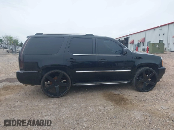 2010 Cadillac Escalade z VIN 1GYUCAEF1AR264105, wystawiony jako IAAI lot #41882488 z przebiegiem 190 113 mil mil oraz . Historia ofert i sprzedaży dostępna na DreamBid. Obrazek 14.