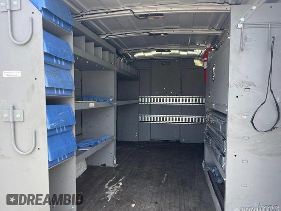 2023 GMC Savana Cargo z VIN 1GTW7AFP8P1143721, wystawiony jako IAAI lot #42383234 z przebiegiem 40 767 mil mil oraz . Historia ofert i sprzedaży dostępna na DreamBid. Obrazek 10.
