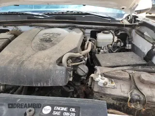 2018 Toyota Tacoma SR z VIN 3TMCZ5AN3JM164612, wystawiony jako Copart lot #70181335 z przebiegiem 134 510 mil mil oraz Szkoda całkowita • Salvage title. Historia ofert i sprzedaży dostępna na DreamBid. Obrazek 16.