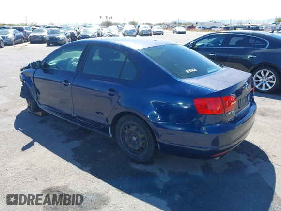 2011 Volkswagen Jetta Sedan SE w/Convenience & Sunroof PZEV with VIN 3VWDZ7AJ5BM068069, listed as a IAAI auction lot 41866154 with 215,407 mi miles. Bid and sale history available at carsss.com. Image 3.