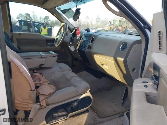 2004 Ford F-150 XL with VIN 1FTPX12544NB76406, listed as a IAAI auction lot 41396355 with 250,958 mi miles. Bid and sale history available at carsss.com. Image 5.