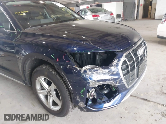 2024 Audi Q5 Premium with VIN WA1ABAFY2R2005133, listed as a IAAI auction lot 39315354 with 4,224 mi miles. Bid and sale history available at carsss.com. Image 6.
