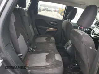 2017 Jeep Cherokee Altitude z VIN 1C4PJLABXHW578483, wystawiony jako Copart lot #84121914 z przebiegiem 118 259 mil mil oraz Szkoda całkowita • Salvage title. Historia ofert i sprzedaży dostępna na DreamBid. Obrazek 11.