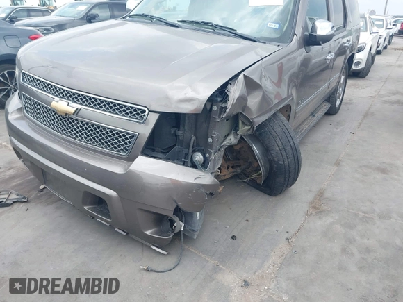 2011 Chevrolet Tahoe LTZ z VIN 1GNSCCE08BR394055, wystawiony jako IAAI lot #42171847 z przebiegiem 112 163 mil mil oraz . Historia ofert i sprzedaży dostępna na DreamBid. Obrazek 17.