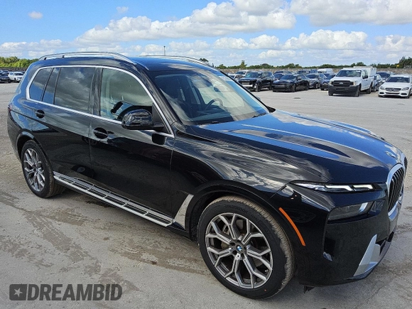 2024 BMW X7 xDrive40i z VIN 5UX23EM09R9V90469, wystawiony jako Copart lot #56997145 z przebiegiem 29 827 mil mil oraz Czysty tytuł • Clean title. Historia ofert i sprzedaży dostępna na DreamBid. Obrazek 4.
