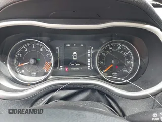 2015 Jeep Cherokee Latitude z VIN 1C4PJMCS3FW557734, wystawiony jako IAAI lot #42273937 z przebiegiem 168 828 mil mil oraz . Historia ofert i sprzedaży dostępna na DreamBid. Obrazek 15.