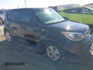 2014 Kia Soul with VIN KNDJN2A2XE7070668, listed as a IAAI auction lot 41661161 with 135,412 mi miles. Bid and sale history available at carsss.com. Image 1.