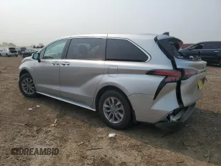 2022 Toyota Sienna XLE with VIN 5TDYRKEC0NS128511, listed as a Copart auction lot 59043675 with 57,573 mi miles and Salvage title. Bid and sale history available at DreamBid. Image 2.