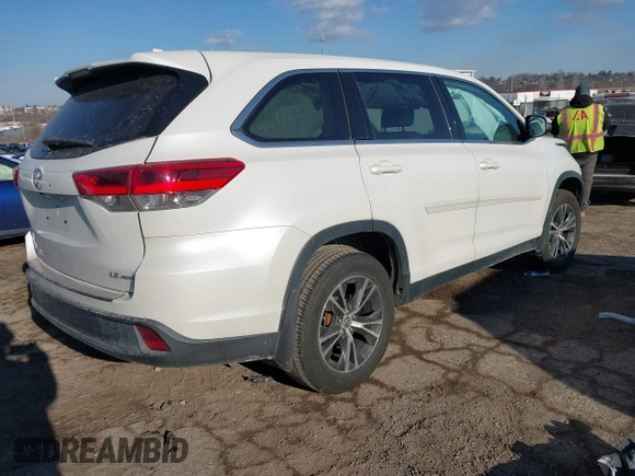 2019 Toyota Highlander LE z VIN 5TDBZRFH7KS964417, wystawiony jako IAAI lot #41443114 z przebiegiem 130 001 mil mil oraz . Historia ofert i sprzedaży dostępna na DreamBid. Obrazek 4.