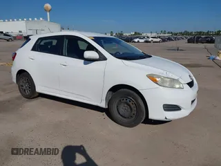 2010 Toyota Matrix z VIN 2T1KU4EE6AC400645, wystawiony jako IAAI lot #41662798 z przebiegiem 272 225 mil mil oraz . Historia ofert i sprzedaży dostępna na DreamBid. Obrazek 1.