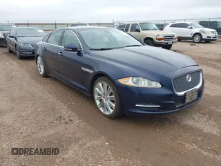 2015 Jaguar XJ Portfolio z VIN SAJWA2GZ7F8V90474, wystawiony jako IAAI lot #42449952 z przebiegiem 48 487 mil mil oraz . Historia ofert i sprzedaży dostępna na DreamBid. Obrazek 1.