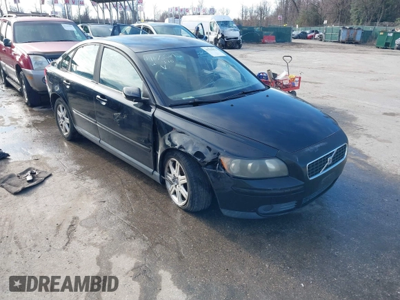 2006 Volvo S40 2.4L with VIN YV1MS382862160847, listed as a IAAI auction lot 41755812 with 163,594 mi miles. Bid and sale history available at carsss.com. Image 1.