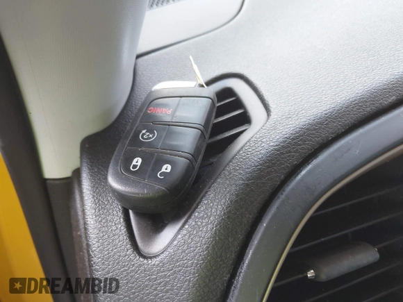 2017 Jeep Renegade Sport z VIN ZACCJAAB8HPE52736, wystawiony jako IAAI lot #42019381 z przebiegiem 96 757 mil mil oraz . Historia ofert i sprzedaży dostępna na DreamBid. Obrazek 11.