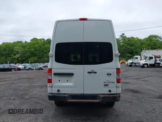 2013 Nissan NV Cargo SV z VIN 1N6BF0LY0DN104213, wystawiony jako IAAI lot #42254199 z przebiegiem 94 705 mil mil oraz . Historia ofert i sprzedaży dostępna na DreamBid. Obrazek 16.