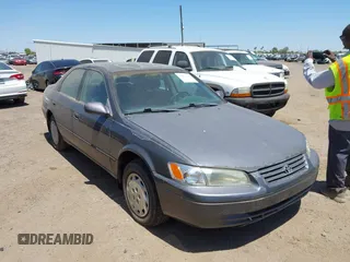 1997 Toyota Camry LE z VIN 4T1BG22K4VU141485, wystawiony jako IAAI lot #42275137 z przebiegiem 189 159 mil mil oraz . Historia ofert i sprzedaży dostępna na DreamBid. Obrazek 1.