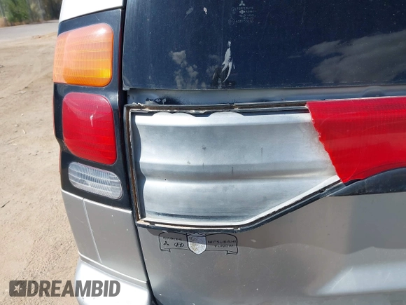 2001 Mitsubishi Montero ES z VIN JA4LS21HX1P041052, wystawiony jako IAAI lot #42084599 z przebiegiem 239 095 mil mil oraz . Historia ofert i sprzedaży dostępna na DreamBid. Obrazek 14.
