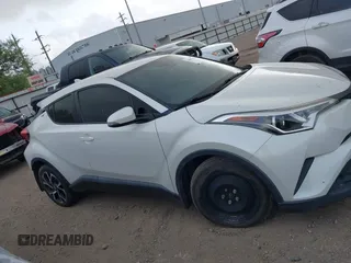 2018 Toyota C-HR XLE z VIN JTNKHMBX4J1001128, wystawiony jako IAAI lot #41957363 z przebiegiem 108 233 mil mil oraz . Historia ofert i sprzedaży dostępna na DreamBid. Obrazek 13.